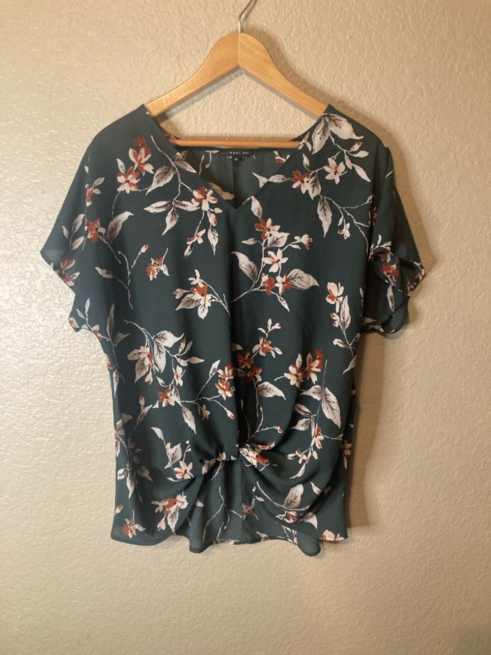 West Kei Top Women’s Size Medium Tie Blouse Floral Boho Casual Chic